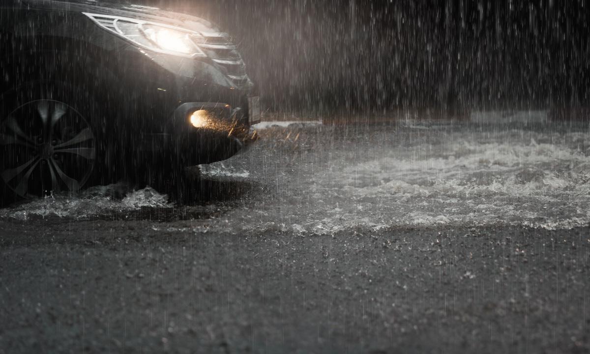 Imprescindible para conducir con lluvia: los 3 consejos de la DGT